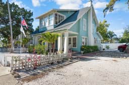 Beautiful Bayside Bungalow 5 min to Beach - Image 2