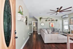 Beautiful Bayside Bungalow 5 min to Beach - Image 3