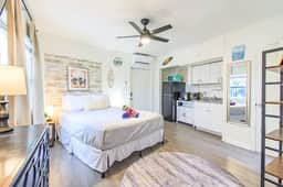 Intracoastal Waterside Studio 2 Blocks to Beach - Image 2
