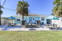 Sunny 2/1 Condo Close to Clearwater Beach - Image 5