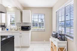 Sunny 2/1 Condo Close to Clearwater Beach - Image 2