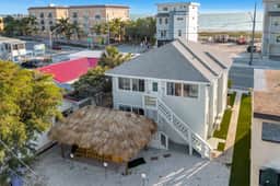Tiki House Barefoot Breeze Walk to Beach - Image 3