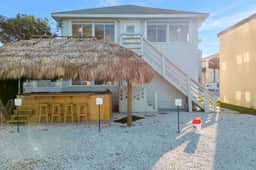 Tiki House Barefoot Breeze Walk to Beach - Image 5