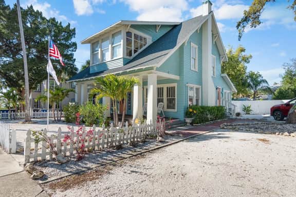 Beautiful Bayside Bungalow 5 min to Beach - Image 2