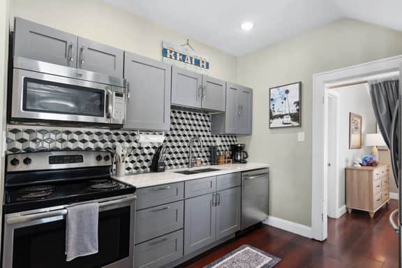 Beautiful Bayside Bungalow 5 min to Beach - Image 5