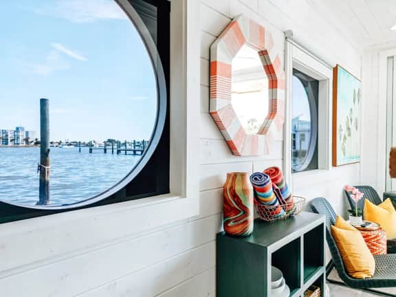 Breathtaking Beachy Houseboat on Clearwater Island - Image 3