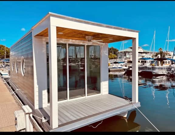 Breathtaking Beachy Houseboat on Clearwater Island - Image 4