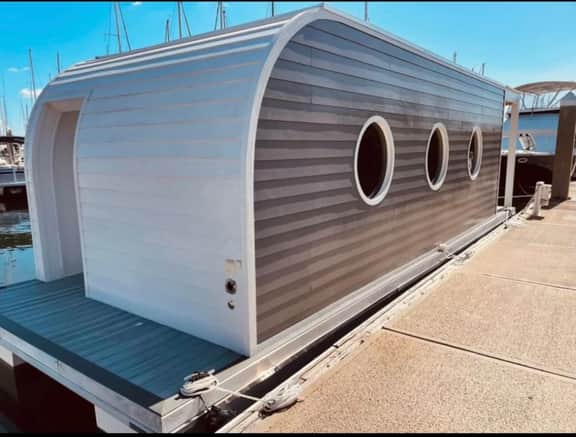 Breathtaking Beachy Houseboat on Clearwater Island - Image 5