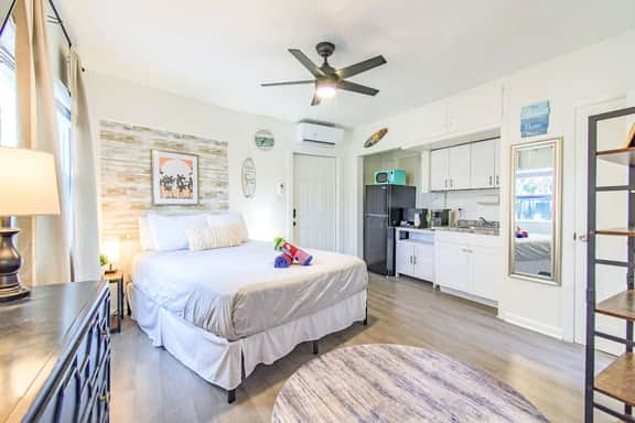 Intracoastal Waterside Studio 2 Blocks to Beach - Image 2