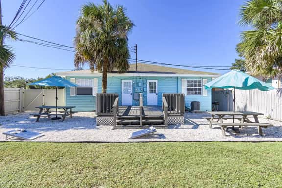 Sunny 2/1 Condo Close to Clearwater Beach - Image 5
