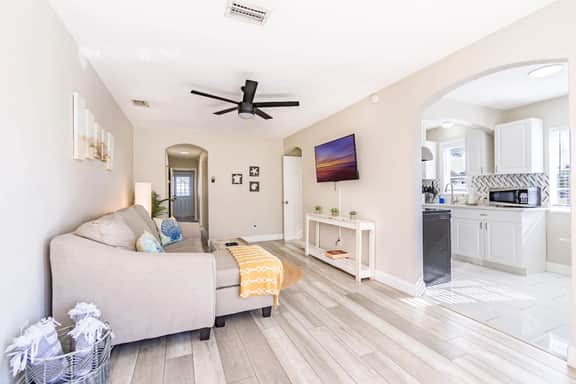 Sunny 2/1 Condo Close to Clearwater Beach - Image 3