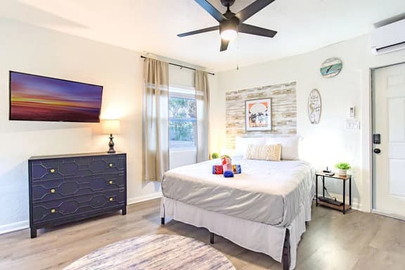 Intracoastal Waterside Studio 2 Blocks to Beach - Image 1