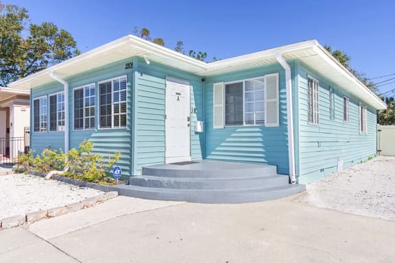 Sunny 2/1 Condo Close to Clearwater Beach - Image 1